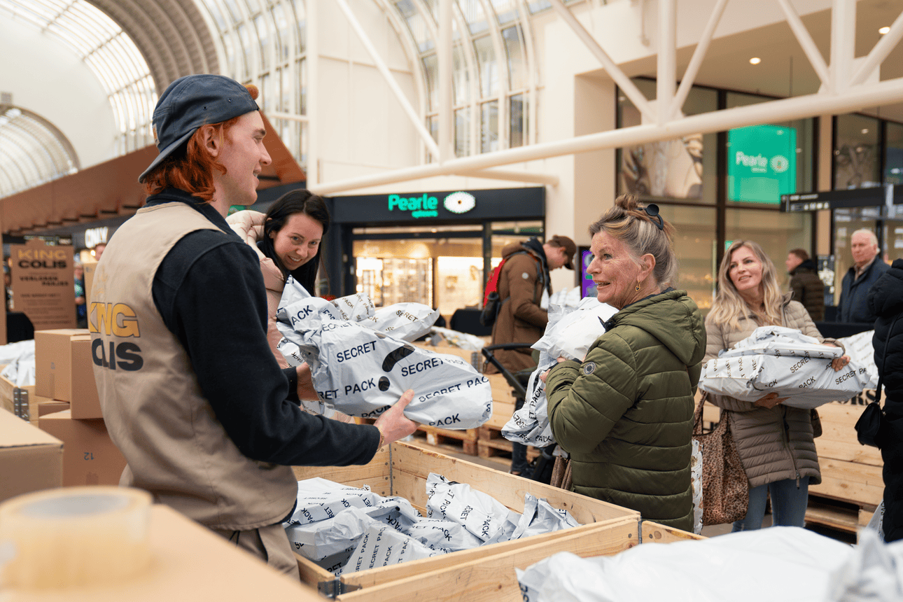 Discover the mystery of lost parcels as King Colis opens a sustainable pop-up store in Rotterdam’s Alexandrium, filled with surprises waiting to be unboxed.